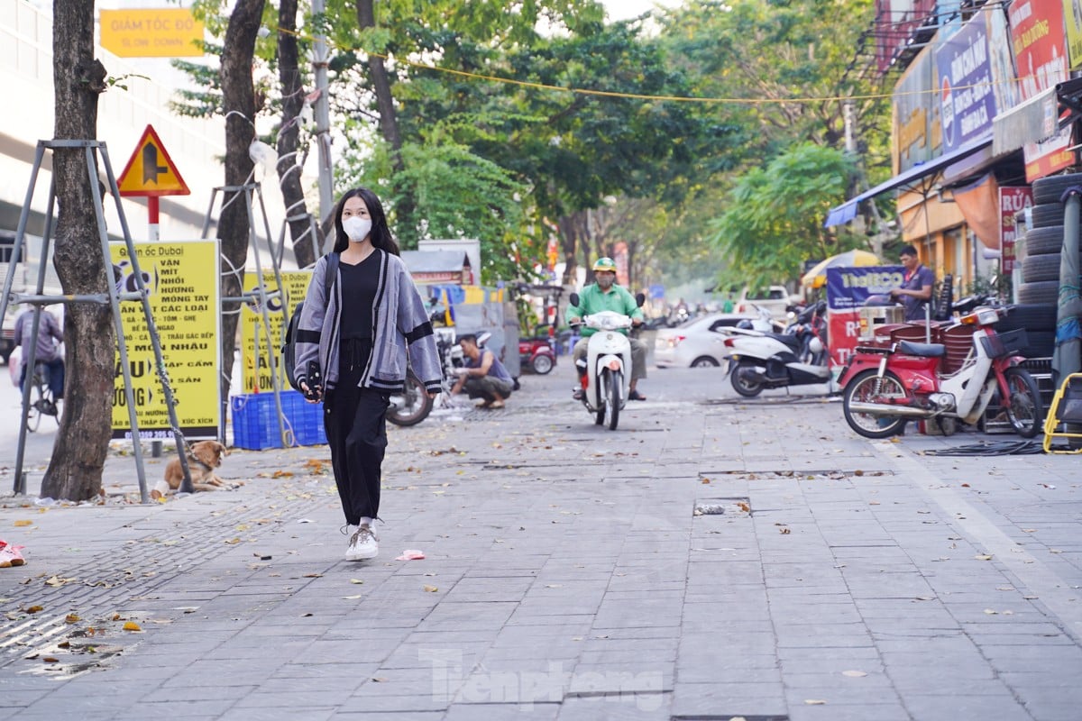 Many sidewalks in the center of the capital are 'ruined' and degraded photo 3