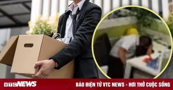 Công ty sa thải Trương vì ngủ gật tại bàn làm việc. (Ảnh: SCMP)