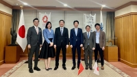 El viceministro de Asuntos Exteriores, Pham Quang Hieu, visita y trabaja en Japón