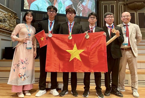 Đoàn học sinh Việt Nam thi Olympic Hoá học quốc tế 2023 