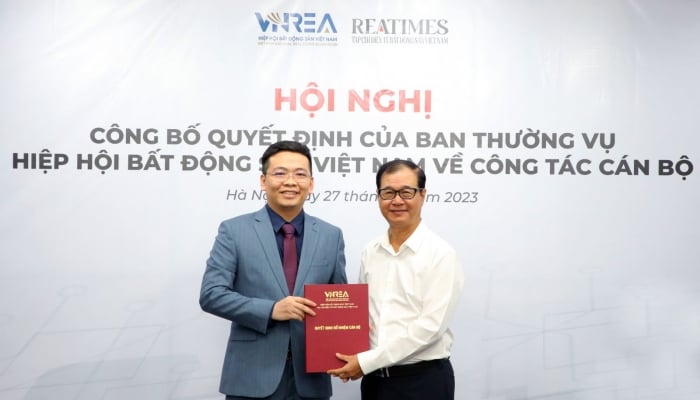 Awarding the decision to appoint Deputy Editor-in-Chief of Vietnam Real Estate Electronic Magazine