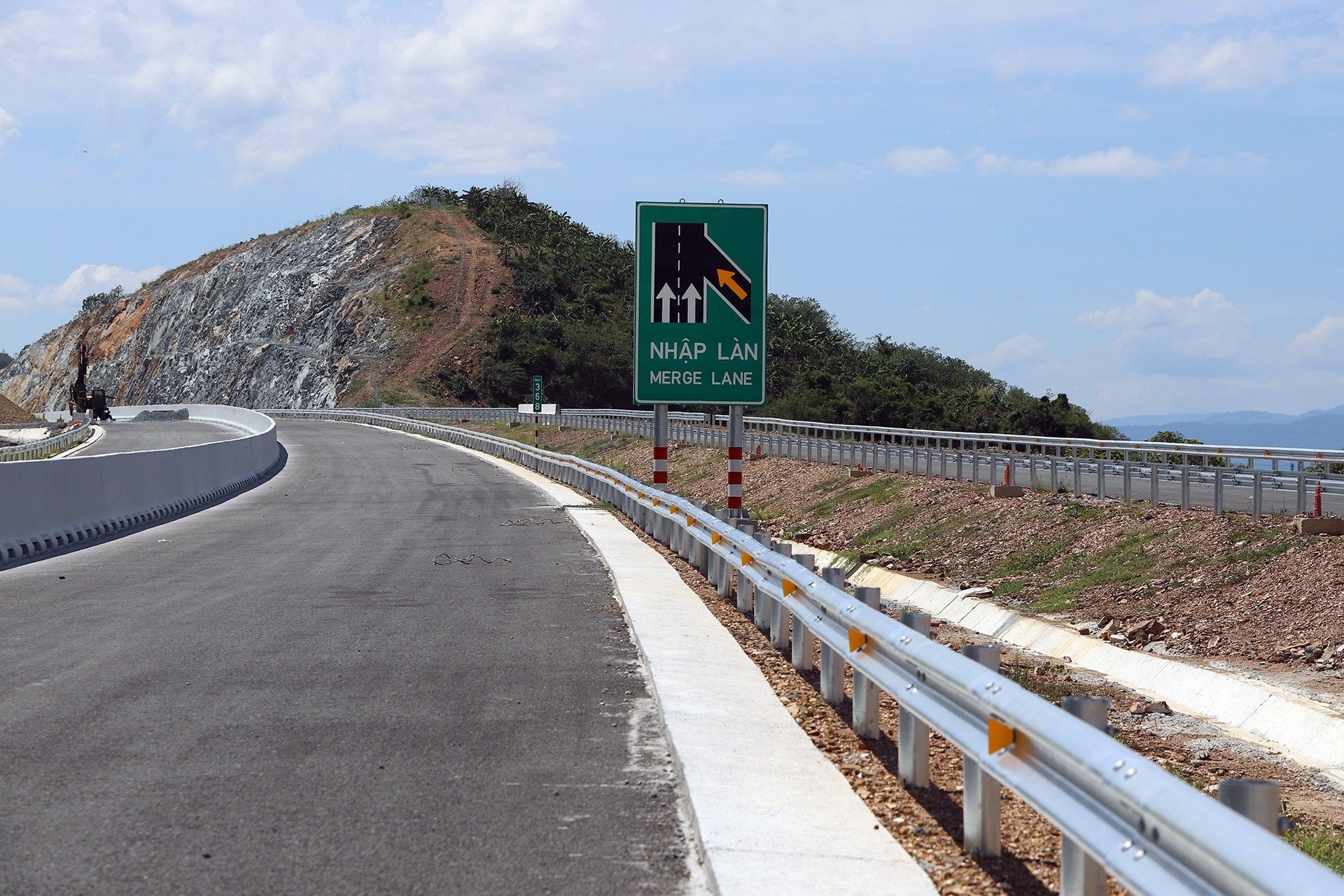 Propuesta para poner en funcionamiento casi 70 kilómetros de autopista a través de Khanh Hoa antes del Año Nuevo Lunar