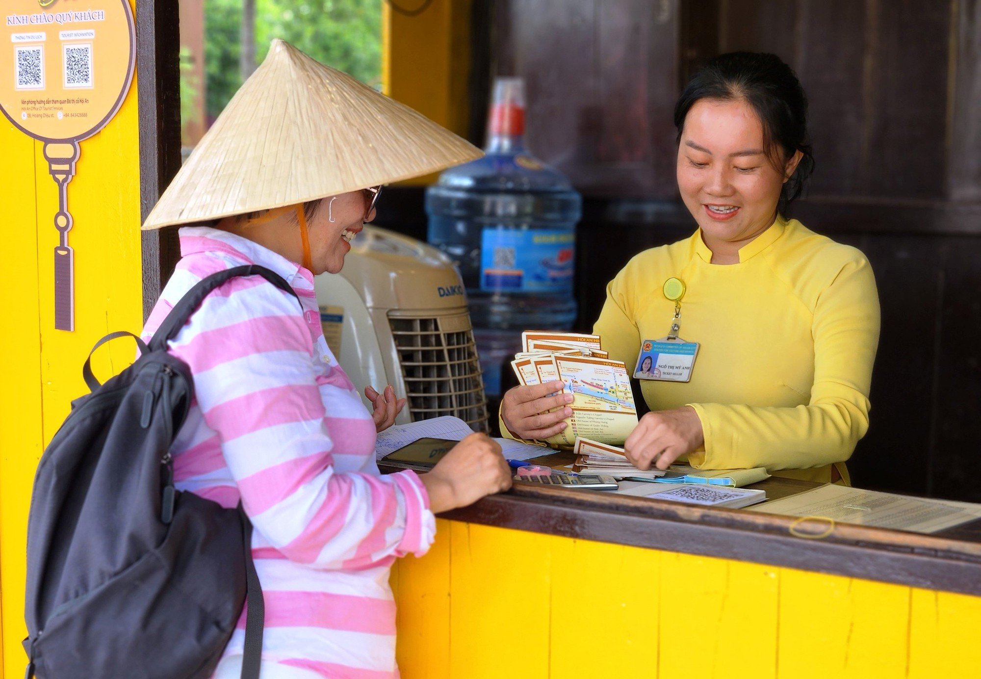 Ngày đầu 'siết' bán vé tham quan: Hội An tăng cường kiểm soát các kiệt, hẻm - Ảnh 1.