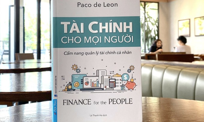 Couverture de « Finance pour tous ». Ce livre de 456 pages a été publié par la maison d'édition Dan Tri début février. Photo : First News