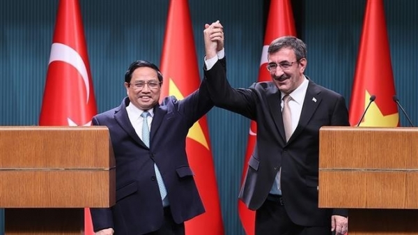 Prime Minister Pham Minh Chinh holds talks with Turkish Vice President Cevdet Yilmaz