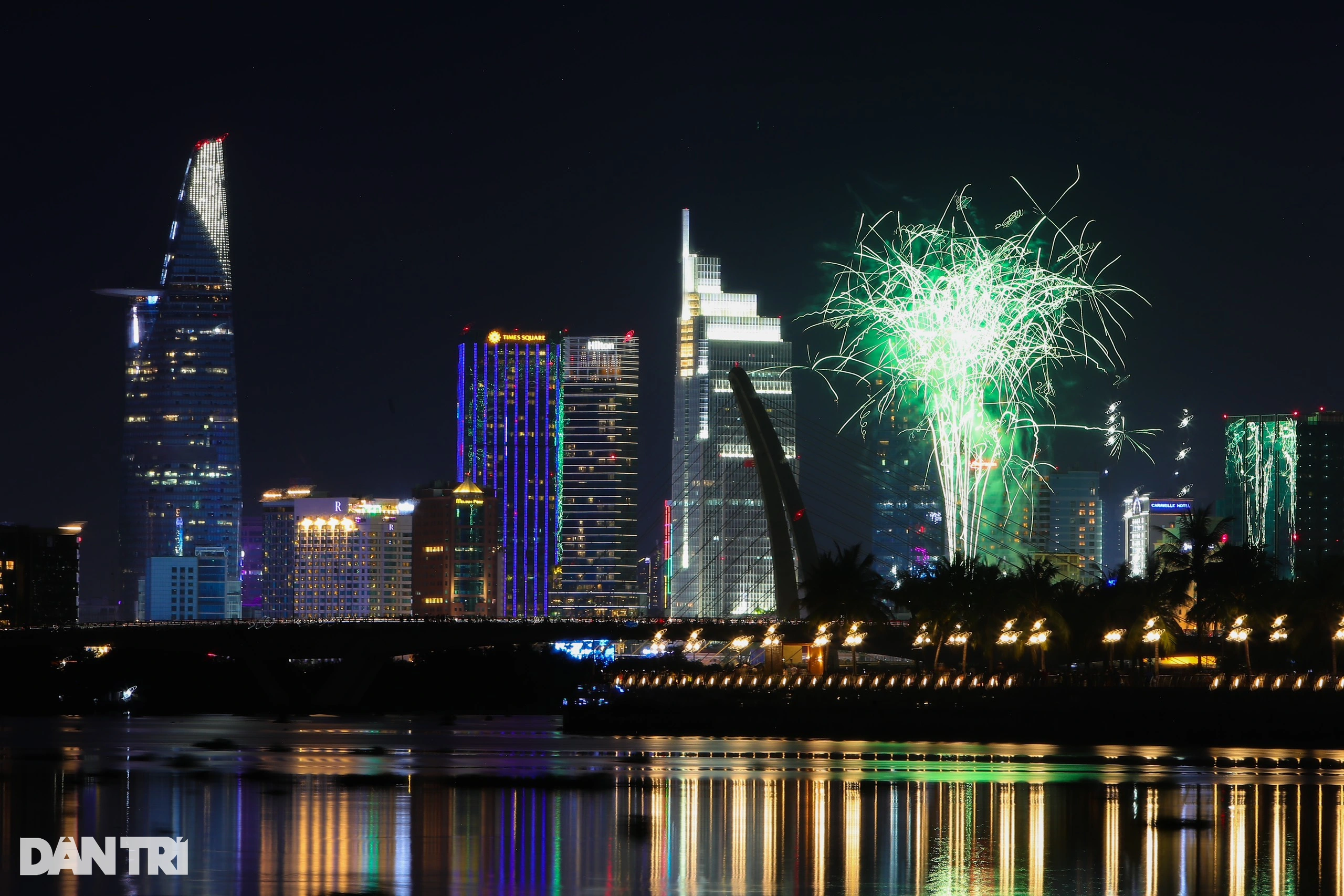 El espectacular espectáculo 'Tren legendario' inaugura el Festival del Río de la ciudad de Ho Chi Minh