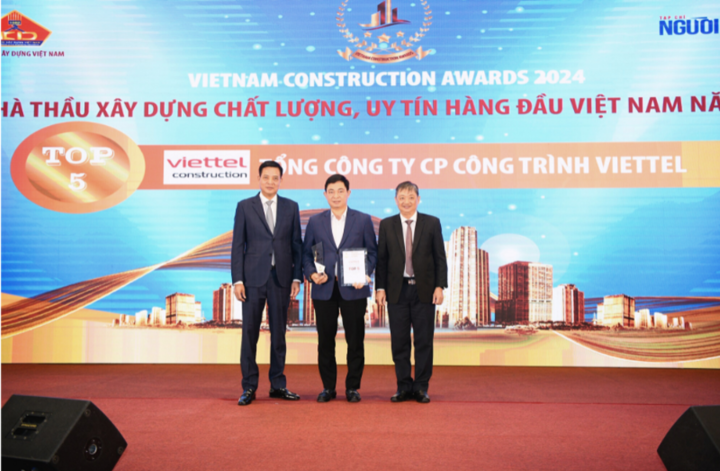 Viettel Construction a remporté le prix des 5 meilleurs entrepreneurs réputés et de qualité en 2024. (Source de la photo : Viettel Construction)