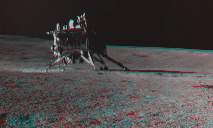 El módulo de aterrizaje Vikram en la superficie lunar en esta imagen tomada por el robot Pragyan. Foto: ISRO