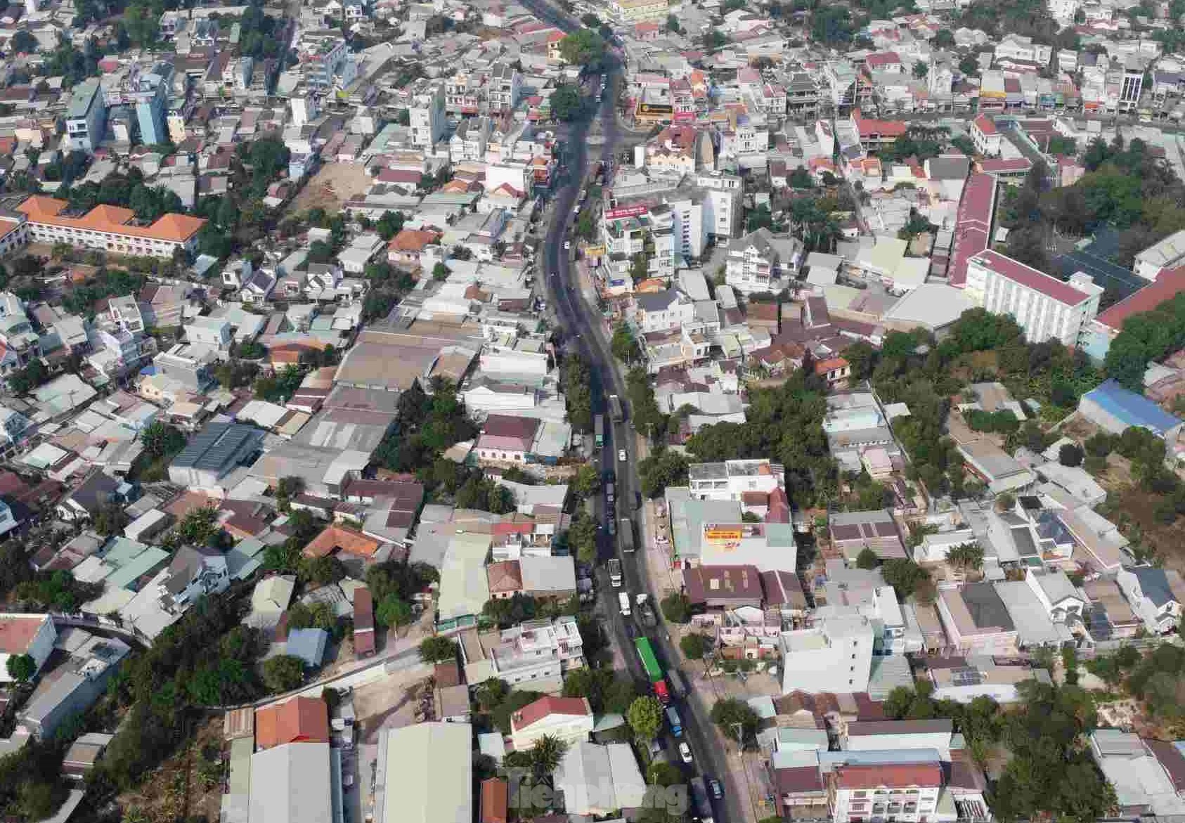 Vista aérea de la zona de construcción del primer paso subterráneo en Binh Duong, foto 5