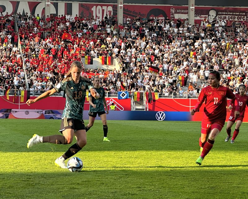 Vietnams Frauenteam spielt eindrucksvoll gegen die Nummer 2 der Welt