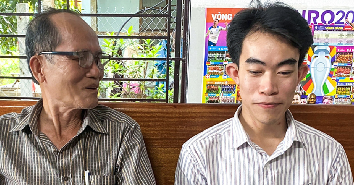 In the past, he applied for the Tiep Suc Den Truong scholarship, now Hieu is an engineer at Thaco Chu Lai.