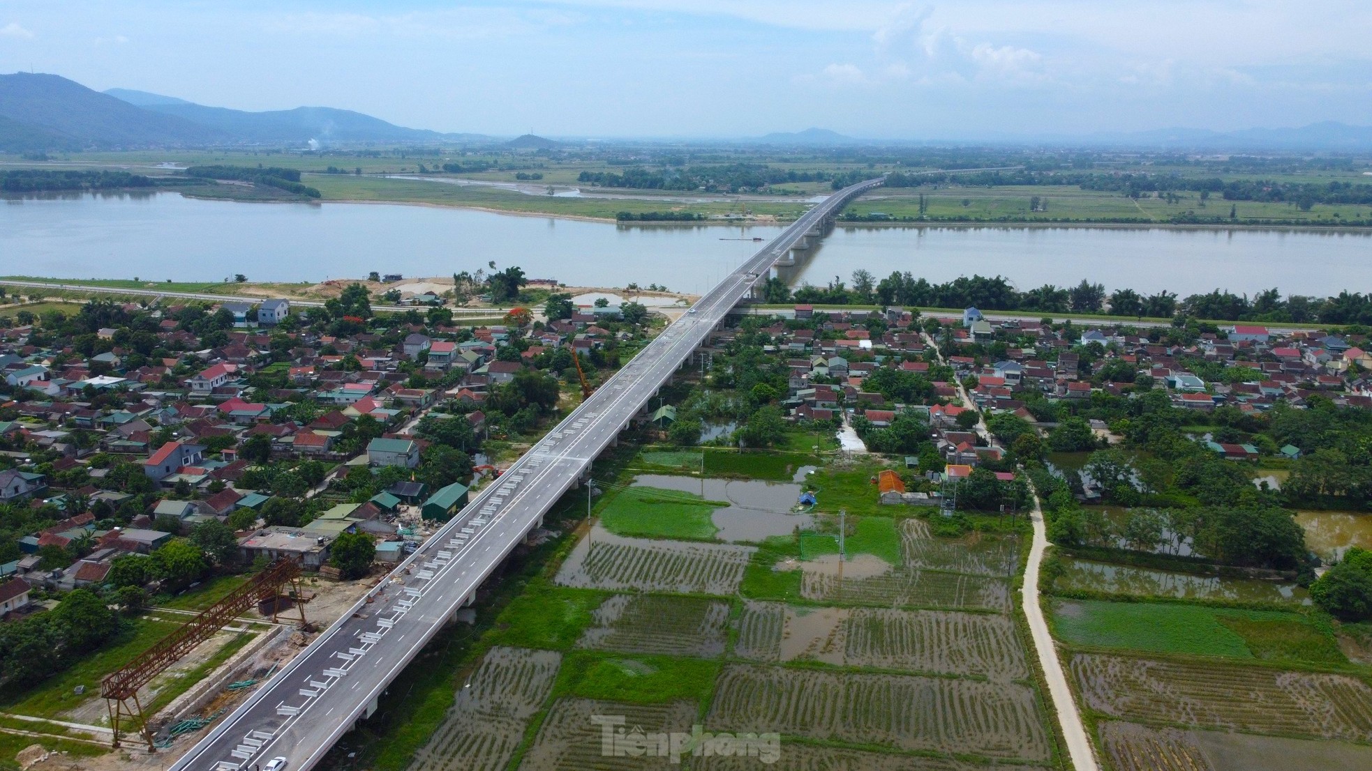 開通前の南北高速道路最長の河川橋（写真1）