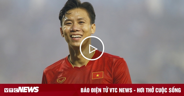 Quang Hai gana un penalti, Que Ngoc Hai marca su primer gol con el entrenador Troussier