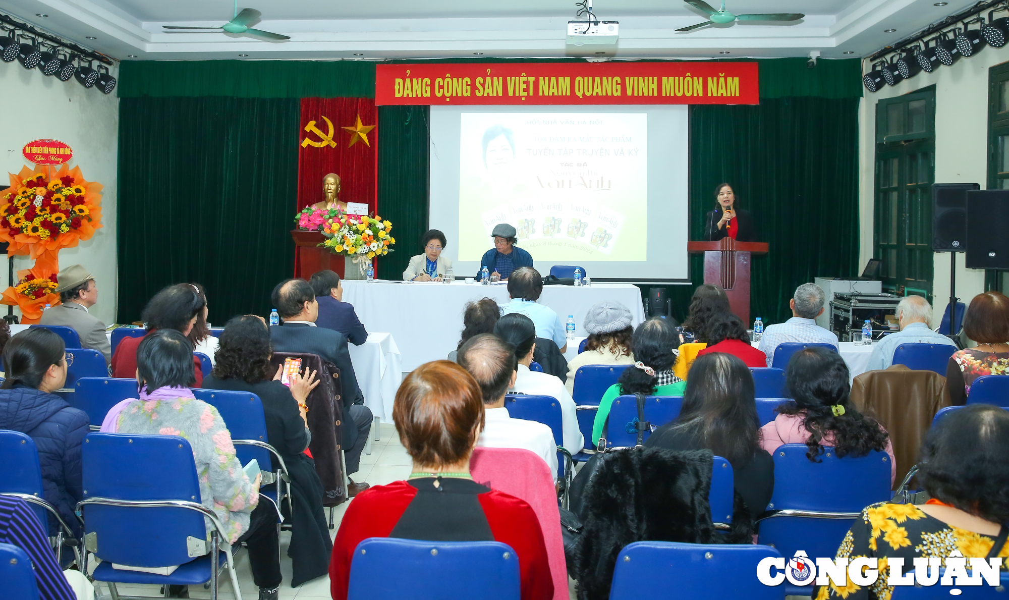 Launch of a collection of short stories and memoirs by journalist and writer Nguyen Thi Van Anh, image 4