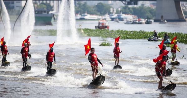 Bustling at the 2024 Ho Chi Minh City Open River Swimming Championship