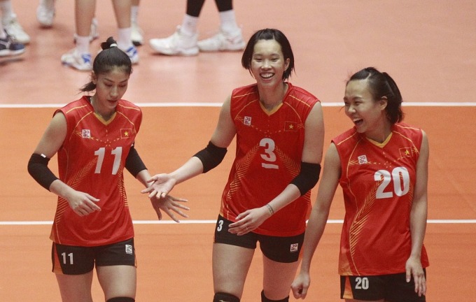 L'attaquante Tran Thi Thanh Thuy (n° 3) a marqué 22 points pour aider le Vietnam à battre Taïwan 3-0 dans l'après-midi du 23 juin lors du dernier tour de la phase de groupes de l'AVC Challenge Cup 2023. Photo : AVC