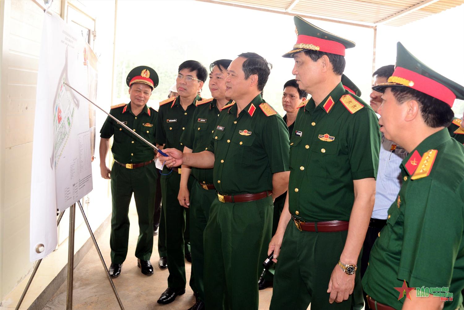 Senior Lieutenant General Vu Hai San works with Military Region 2 on a number of tasks.