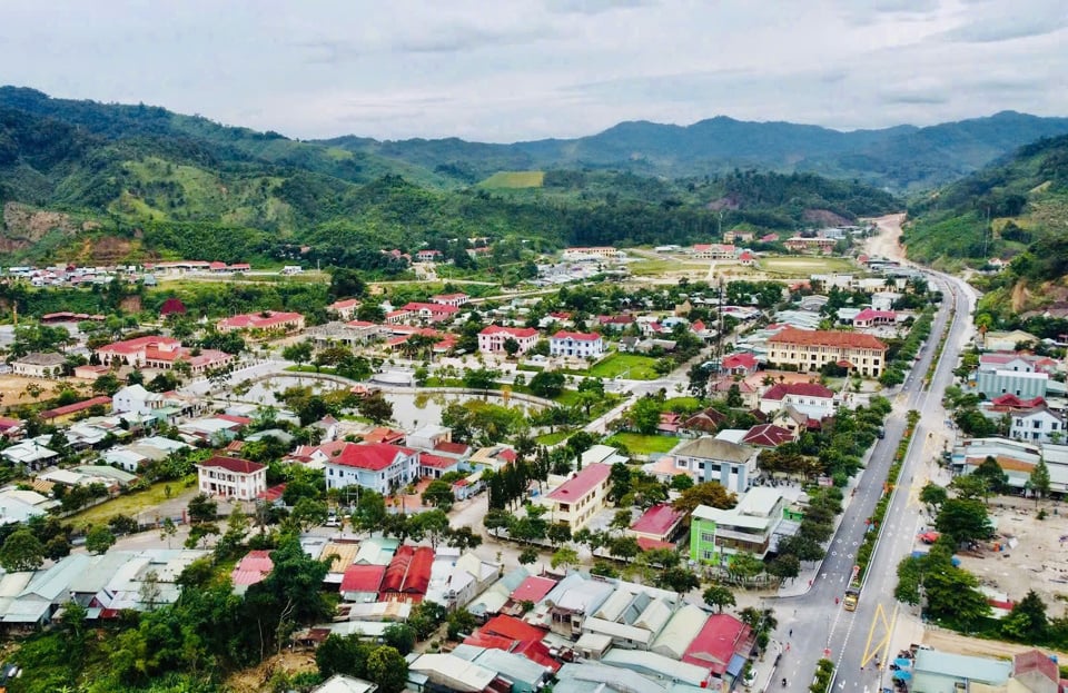 Como centro administrativo del distrito de Tay Giang, la ciudad de Atieng tendrá muchas oportunidades de desarrollo en el futuro.