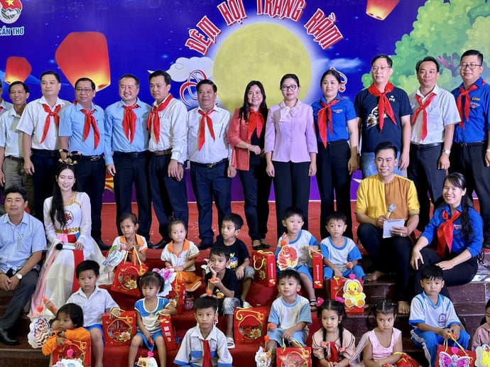 เนื่องในโอกาสเทศกาลไหว้พระจันทร์ 
