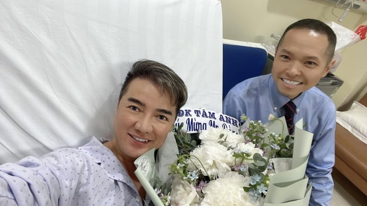 Dam Vinh Hung hospitalized, apologizes for having to cancel show - 1