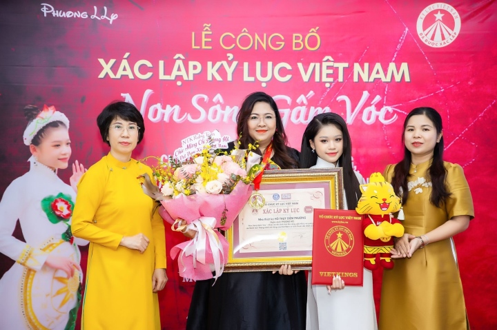 Áo dài 220m xác lập kỷ lục Việt Nam có lãng phí? - 1