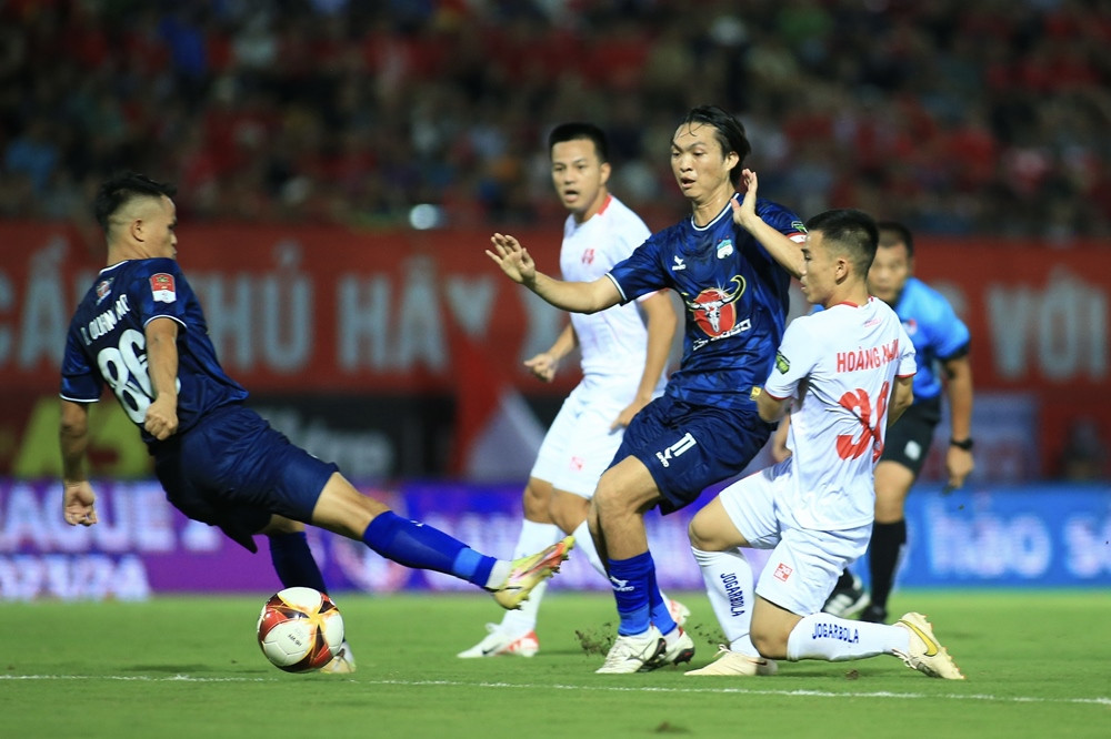 V-League: Ngoại binh tỏa sáng, HAGL chia điểm trên sân Hải Phòng  - Ảnh 1.