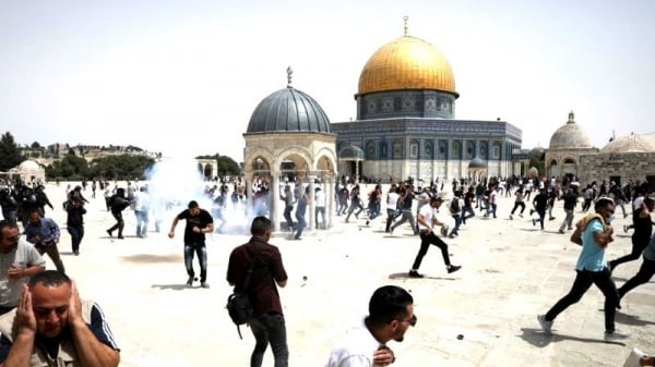 Israel's continuous raids escalate conflict at Al-Aqsa mosque, OIC holds urgent meeting