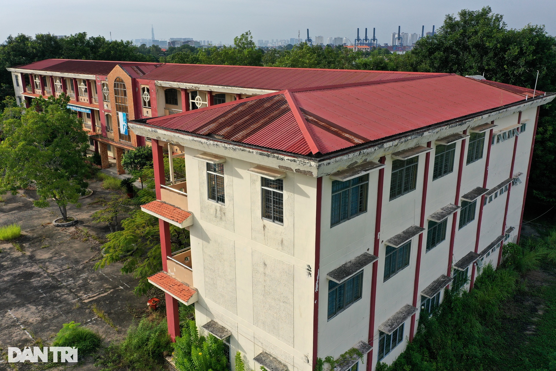 Trường học xây mới hơn 13 tỷ đồng hoạt động vài năm rồi bỏ hoang ở Đồng Nai - 3