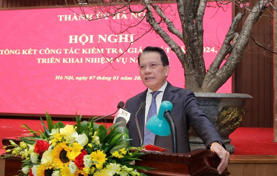 El presidente de la Comisión de Inspección del Comité del Partido de la Ciudad, Hoang Trong Quyet, pronunció un discurso en la conferencia.