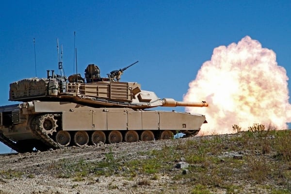 러시아 T-90과 미국 Abrams 전차 비교