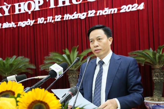 Mr. Lai Van Hoan, Vice Chairman of Thai Binh Provincial People's Committee, reported on the socio-economic development situation in 2024, goals, tasks and main solutions in 2025. Photo: Ha Linh