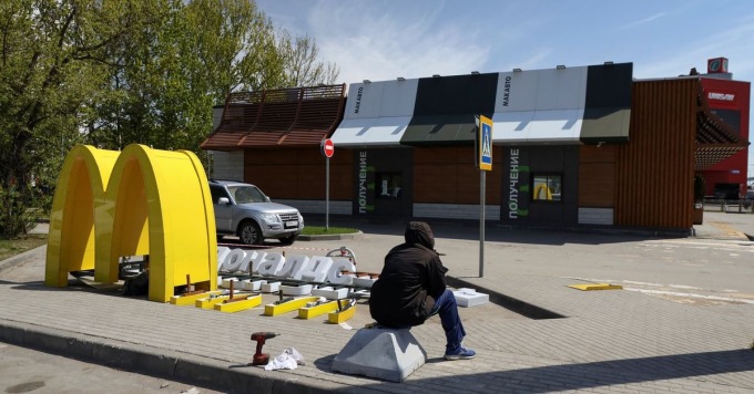 Das Logo einer McDonalds-Filiale in Moskau wurde im Mai 2022 entfernt. Foto: Reuters