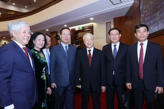 El secretario general Nguyen Phu Trong: Decidido a no permitir que el voto de confianza provoque división y pérdida de solidaridad interna foto 3