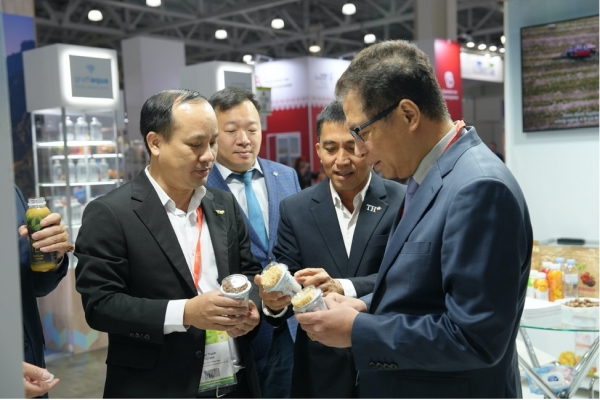 Le groupe TH présente une marque vietnamienne au salon international de l'alimentation et des boissons en Russie