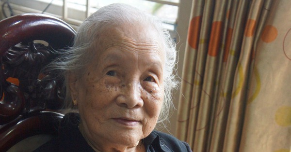 Frau Doan Ngoc Tram, Mutter des Märtyrers Dang Thuy Tram, ist im Alter von 99 Jahren verstorben.