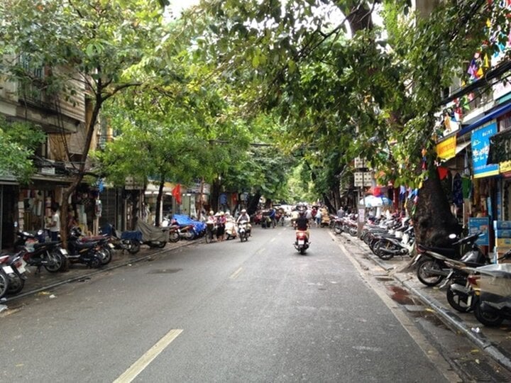 Hang Chieu Street, Hoan Kiem District (Hanoi).