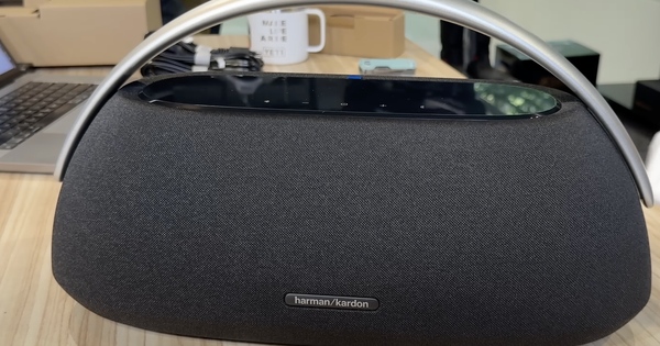 Erleben Sie den tragbaren Lautsprecher Harman Kardon Go + Play 3