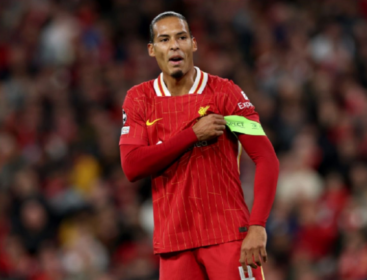 Van Dijk dẫn dắt hàng thủ Liverpool chơi ấn tượng.