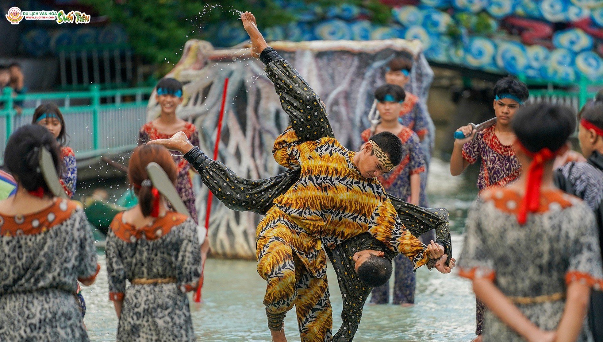 Le nouveau look de la zone touristique de Suoi Tien attire les touristes pendant les 4 saisons photo 16