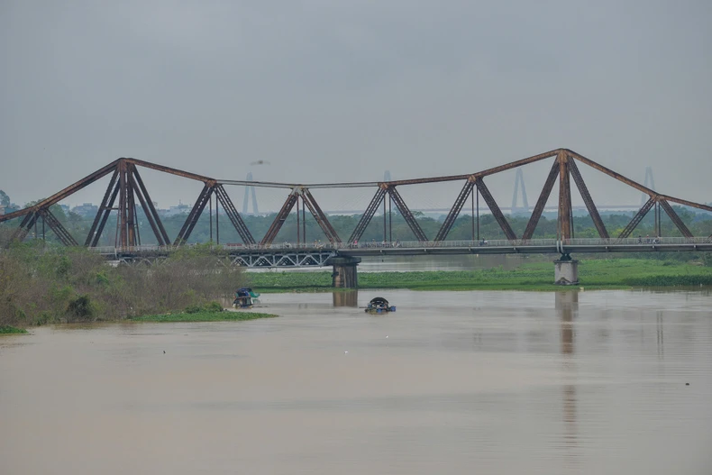 Die Überschwemmungen des Thao-Flusses überschreiten das historische Niveau, steigende Wasserstände des Roten Flusses wirken sich auf einige Gebiete in Hanoi aus, Foto 22