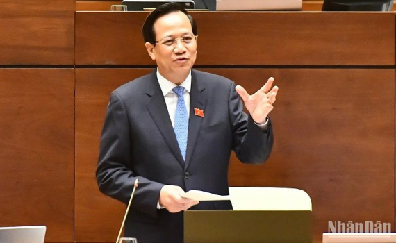 Minister Dao Ngoc Dung explains the reasons for the slow payment and evasion of social insurance payment.