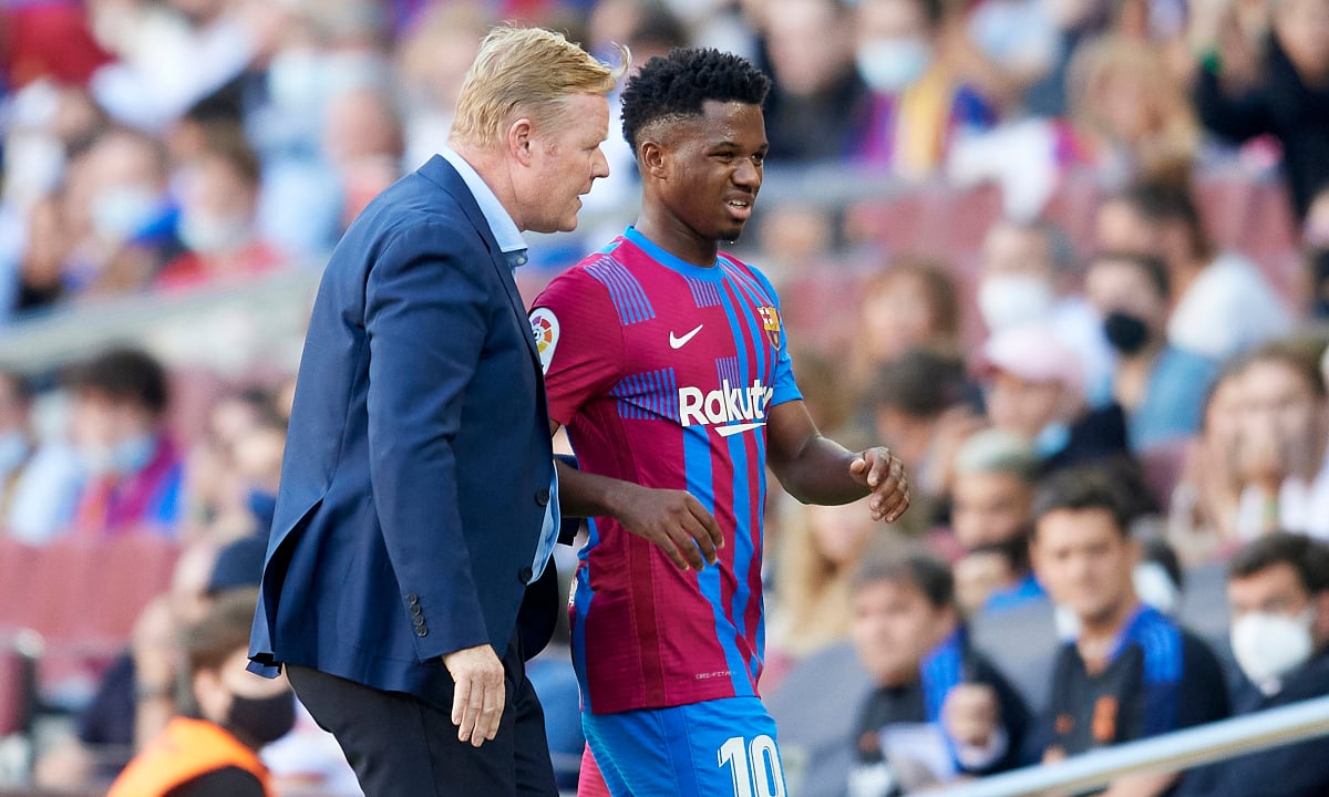 Koeman: 'Chính trị ảnh hưởng tới HLV Barca'