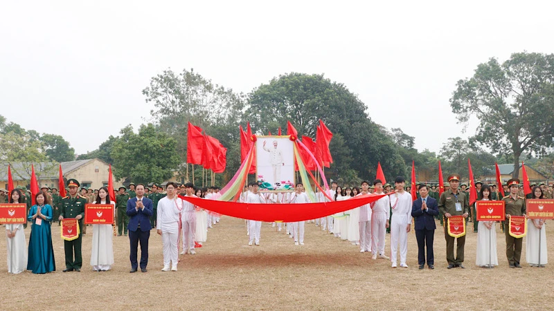 មហោស្រពកីឡាអប់រំការពារជាតិ និងសន្តិសុខ ដ៏រំភើបសម្រាប់សិស្សវិទ្យាល័យ