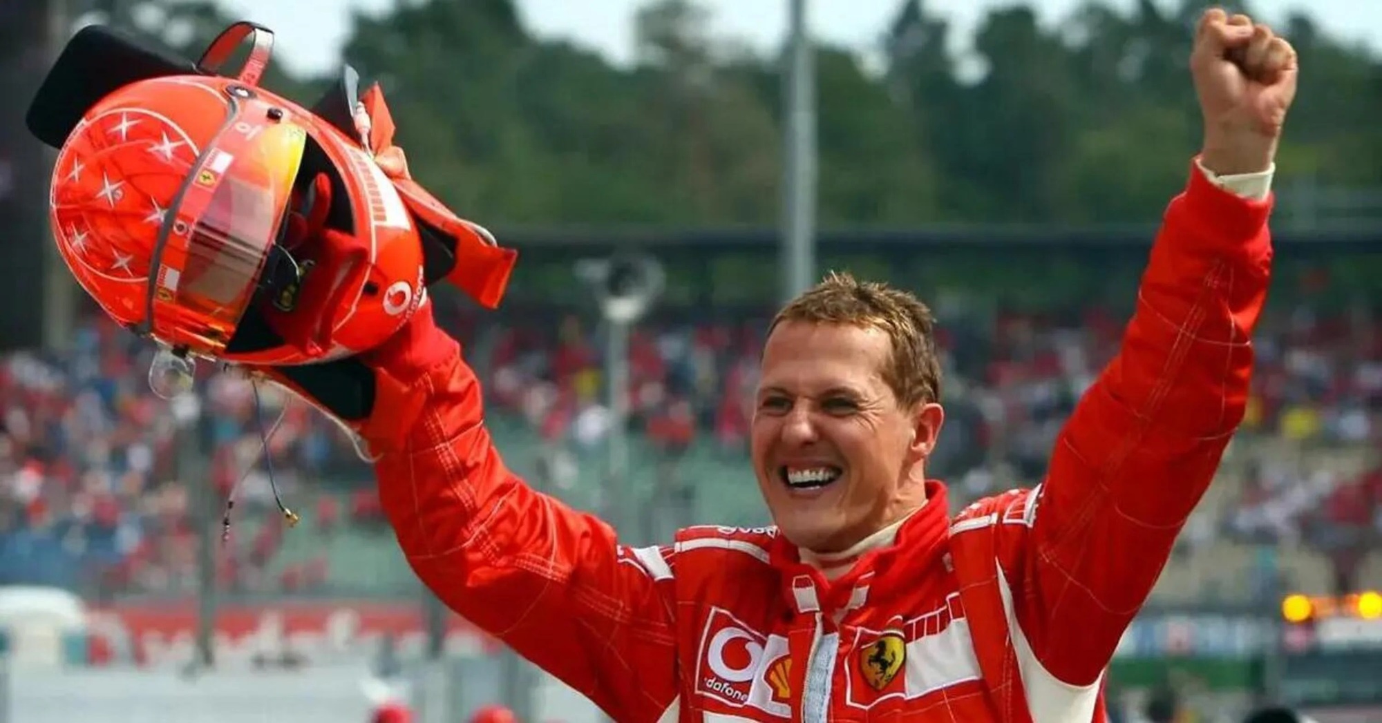 Mũ bảo hiểm của Michael Schumacher được đấu giá kỷ lục 67 nghìn USD - Ảnh 1.