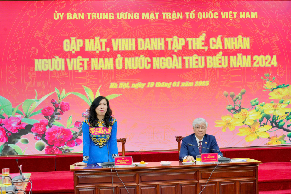 Deputy Minister of Foreign Affairs, Chairwoman of the State Committee for Overseas Vietnamese Le Thi Thu Hang speaking at the event. Photo: State Committee for Overseas Vietnamese