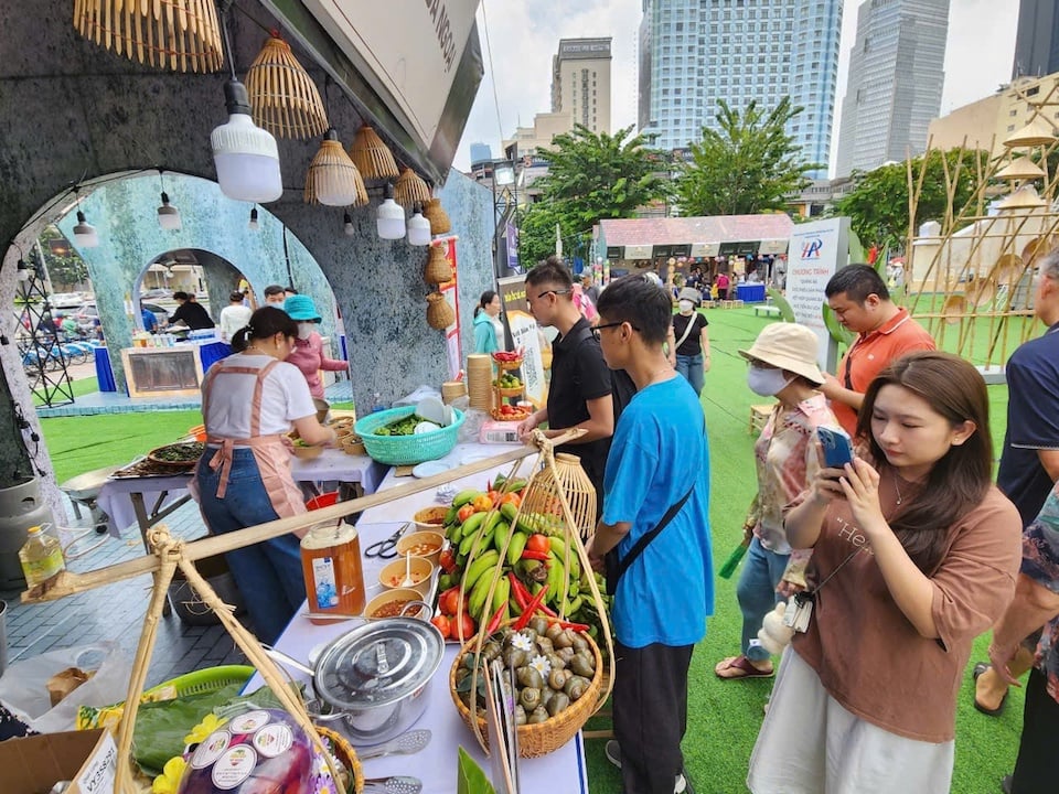 Les habitants de Ho Chi Minh-Ville aiment déguster la cuisine de Hanoi directement à Ho Chi Minh-Ville.