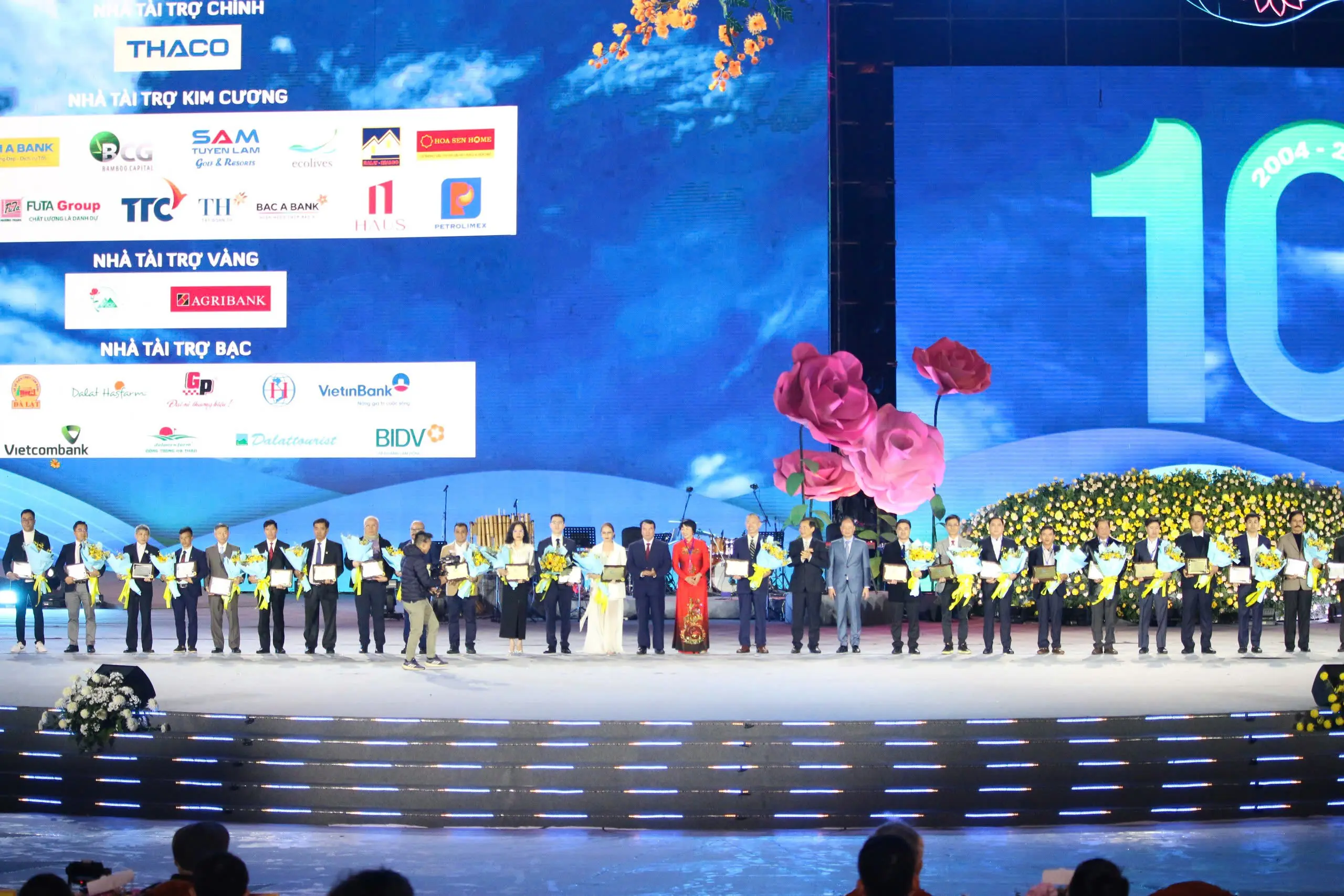 El Grupo Nacional de Petróleo de Vietnam acompaña el décimo Festival de las Flores de Da Lat en 2024