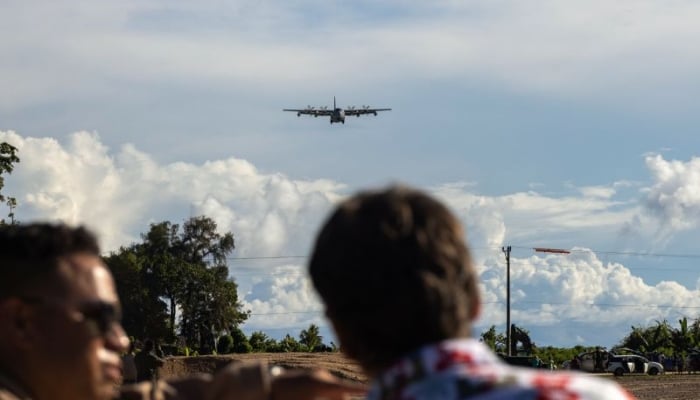 USA bauen Landebahn wieder auf, die im Zweiten Weltkrieg Schauplatz erbitterter Kämpfe war