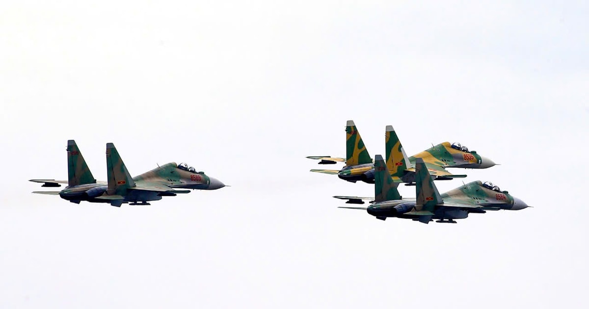 Su30-MK2, helicopter practicing for international defense exhibition