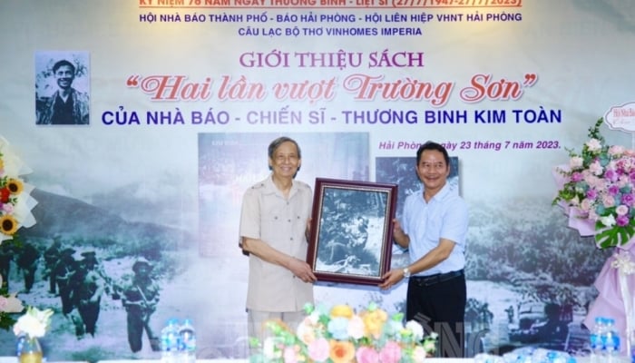 Book launch "Twice Crossing Truong Son" by Journalist - Soldier